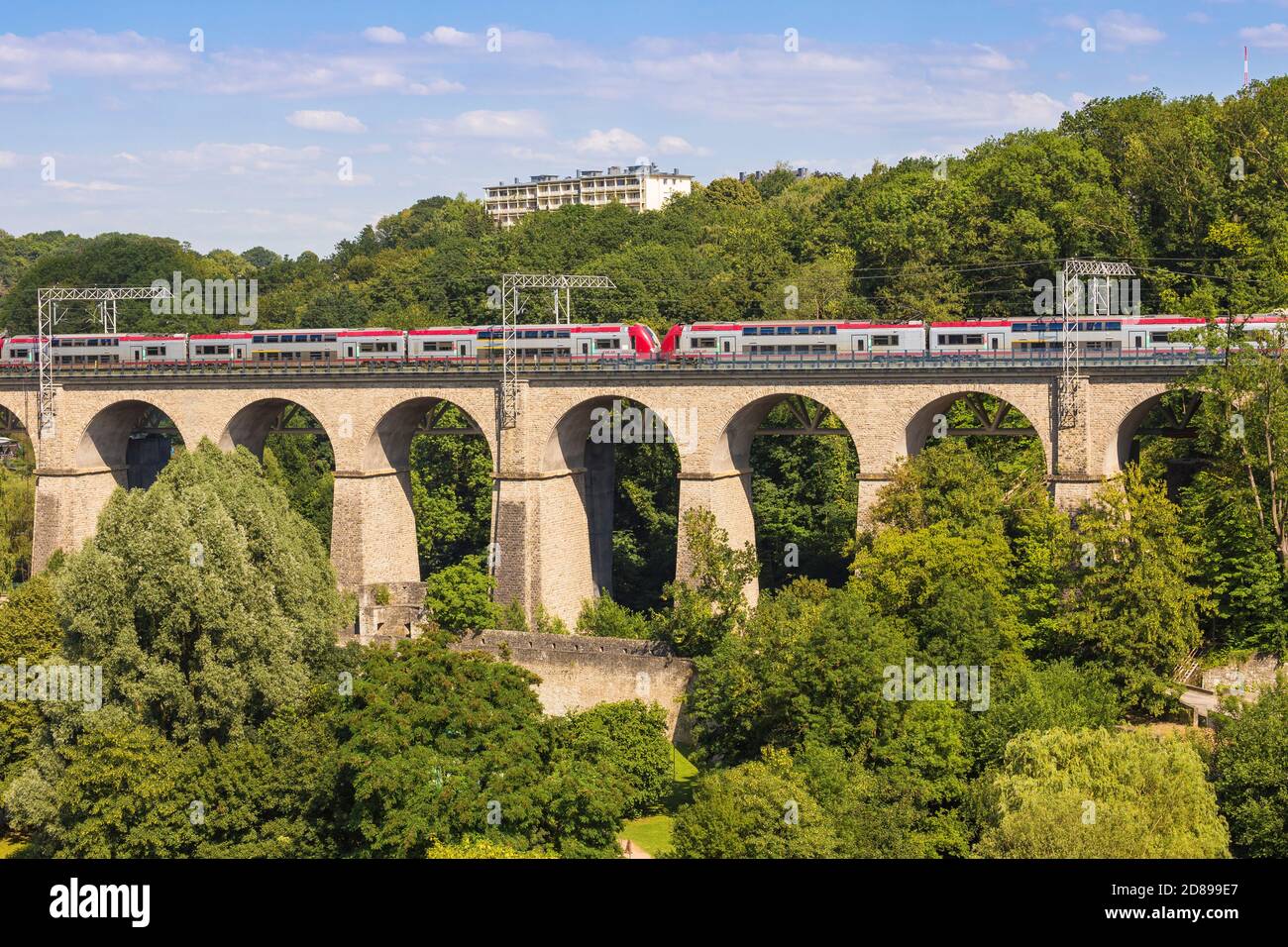 Luxembourg, ville de Luxembourg, vue sur le viaduc de train et le parc de la Pétrusse Banque D'Images