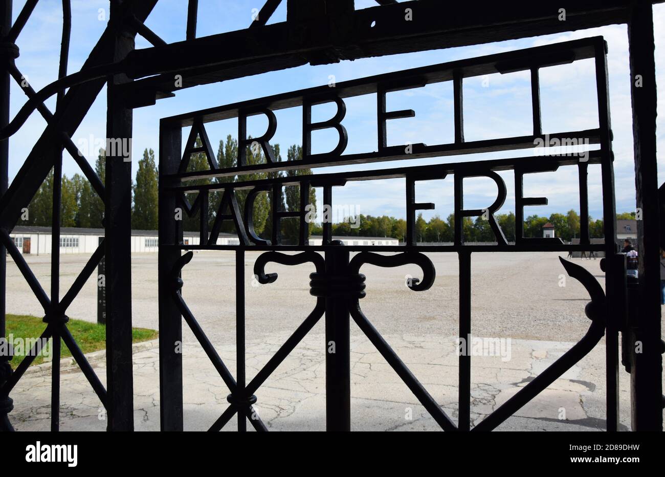 Arbeit macht frei - porte d'entrée de la concentration nazie Camp à Dachau Banque D'Images