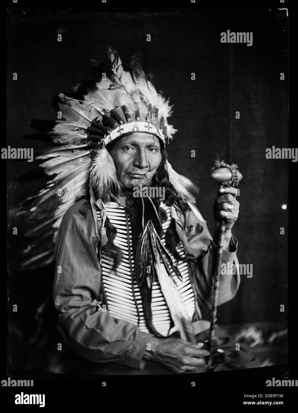 Portrait amérindien, Red Horn Bull, un Sioux indien du Wild West Show de Buffalo Bill Banque D'Images