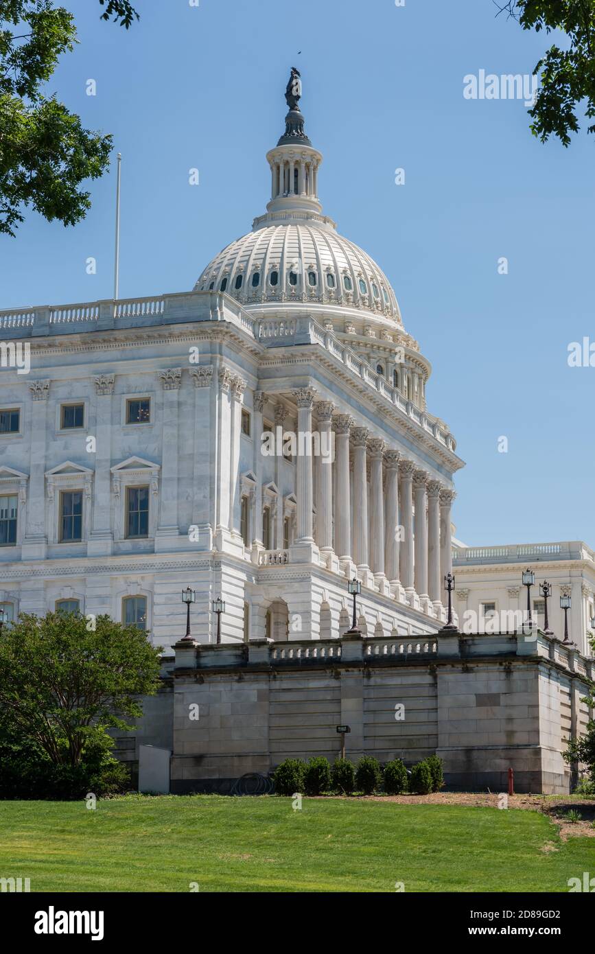 Le magnifique dôme en fonte de Thomas U. Walter du Capitole des États-Unis s'élève à 288 mètres au-dessus du bâtiment du Sénat sur Capitol Hill à Washington DC Banque D'Images