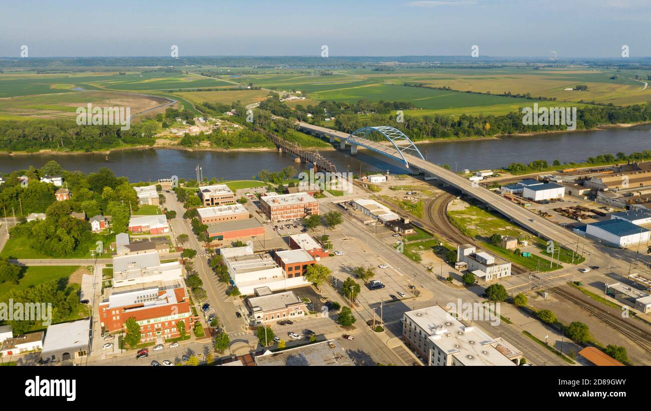 Vue aérienne sur le centre-ville d'Atchison Kansas in lumière du milieu de la matinée Banque D'Images