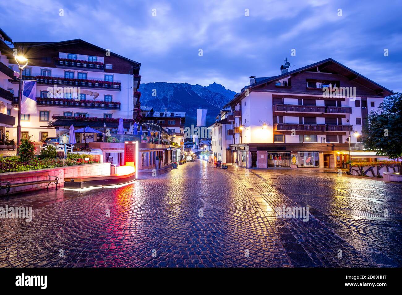 Cortina d'Ampezzo la nuit, Belluno, Italie Banque D'Images