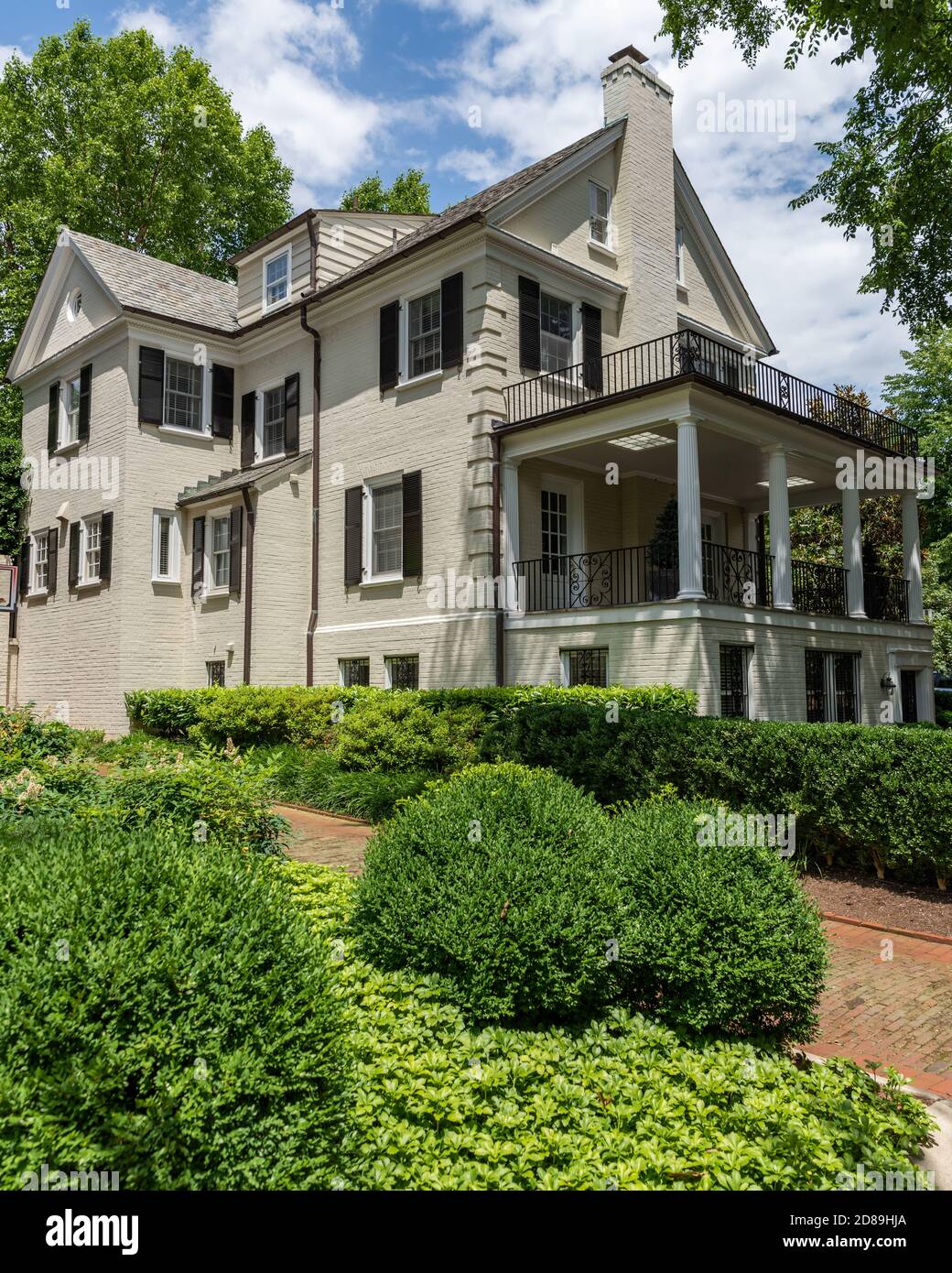 Une grande maison familiale dans le quartier verdoyant de Georgetown à Washington DC. Banque D'Images