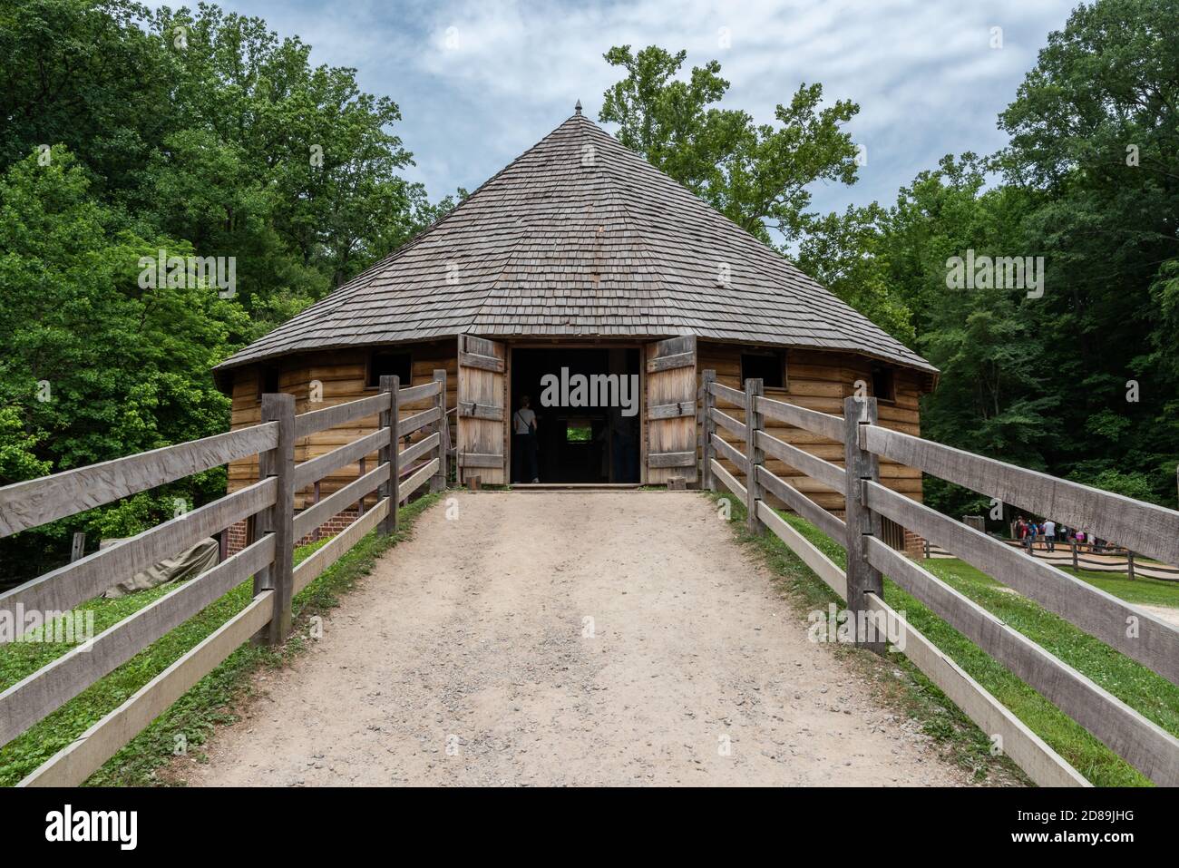 Réplique de la grange à 16 côtés de George Washington sur la ferme pionnière de Mount Vernon, en Virginie Banque D'Images