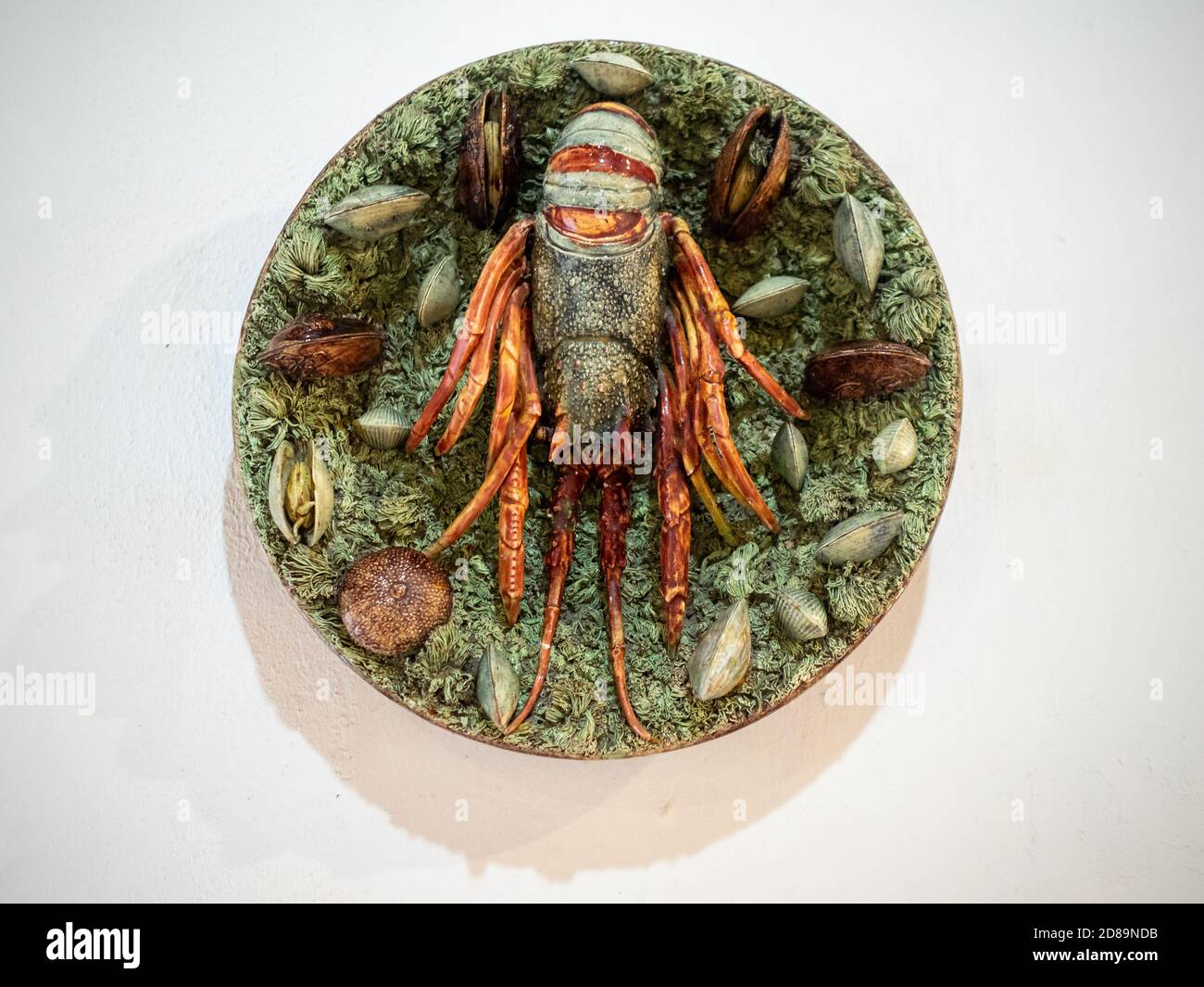 Rafael Bordalo Pinheiro plat en céramique avec homard Banque D'Images