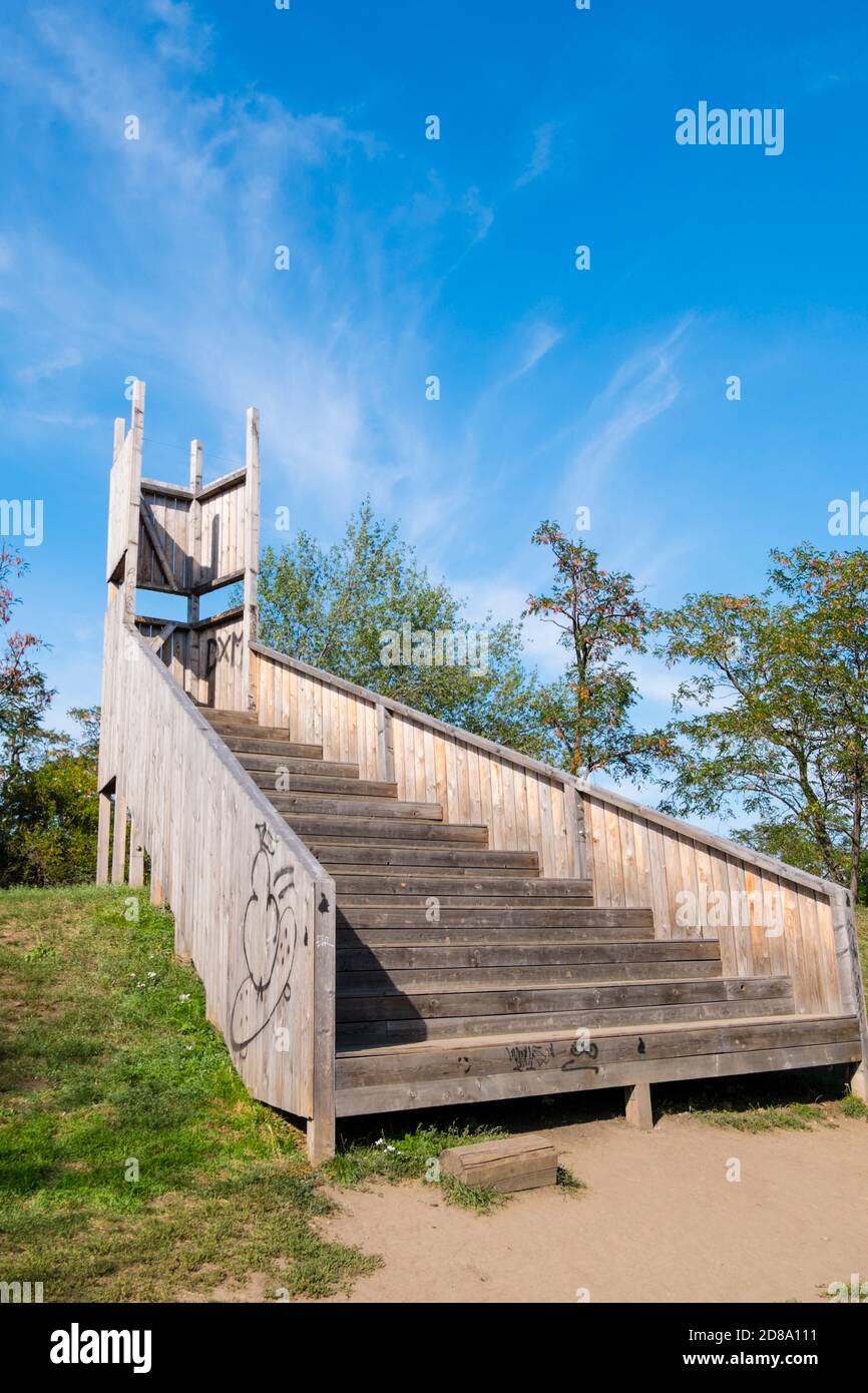 Tour de guet, structure en bois, partie du festival du paysage, Vrch Vítkov, parc Vitkov, Zizkov, Prague, République Tchèque Banque D'Images
