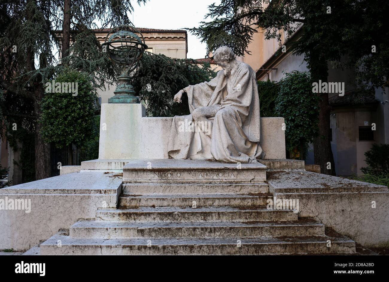 Italie, Brescia: Monument de Niccolo Fontana, Niccolo Tartaglia. Mathématicien italien. Auteur de la première traduction d'Euclid Elements (1543) dans Banque D'Images