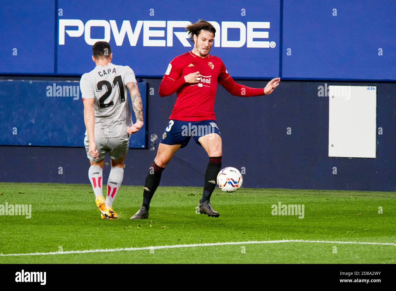 Juan Cruz Alvaro Armada d'Osasuna et Ander CAPA de Athletic Club pendant le championnat espagnol de football la Liga Entre CA Osasuna et Ath C. Banque D'Images