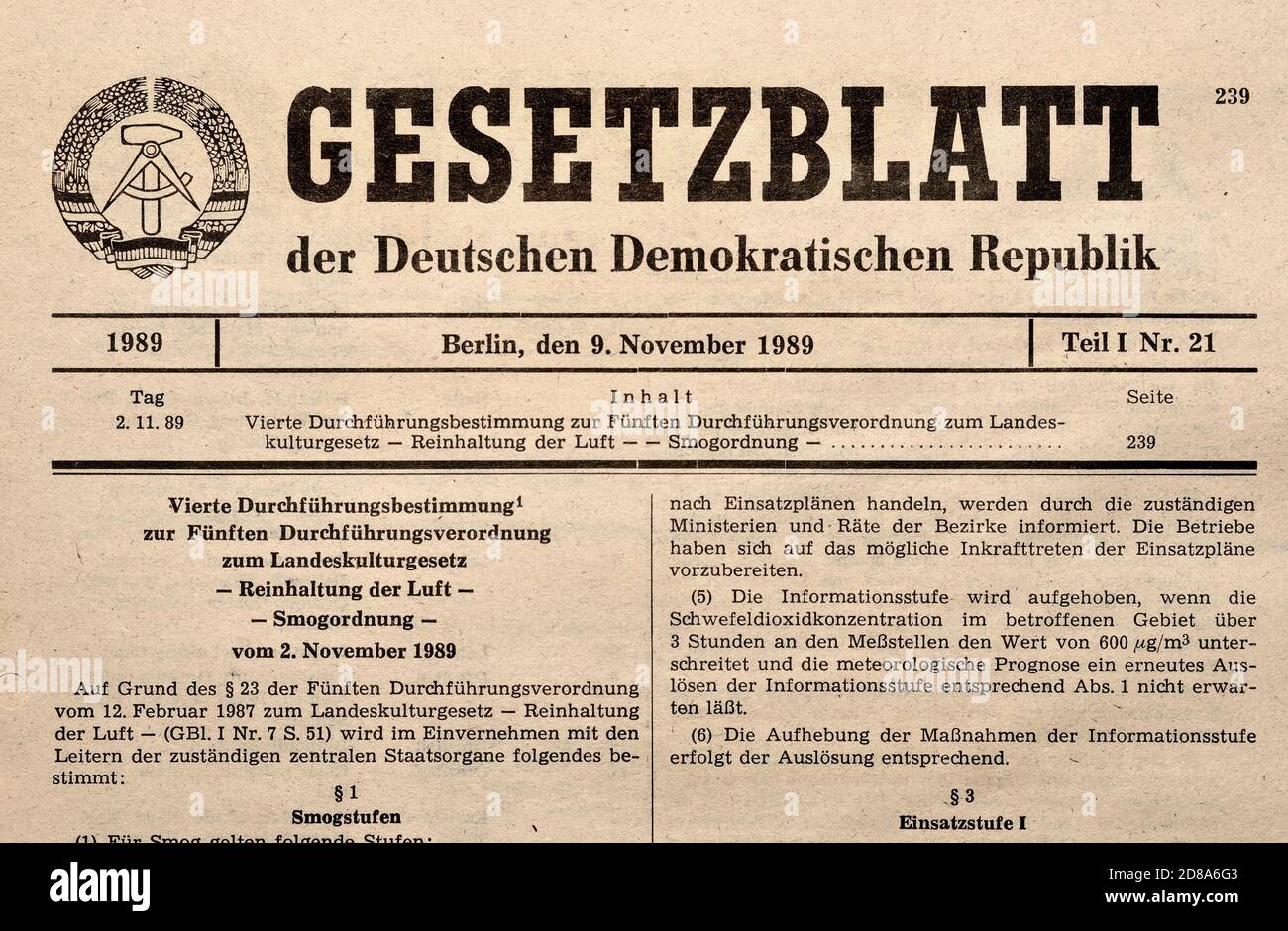 Documents d'Allemagne de l'est: DDR Gesetzblatt - annonces publiques officielles de nouvelles lois - à partir de 1989. Publié à partir de 1949-1990 Banque D'Images