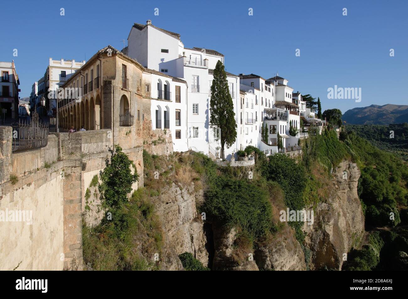 Coin d'un ancien bâtiment situé sur un rocher à Ronda, Espagne. Banque D'Images