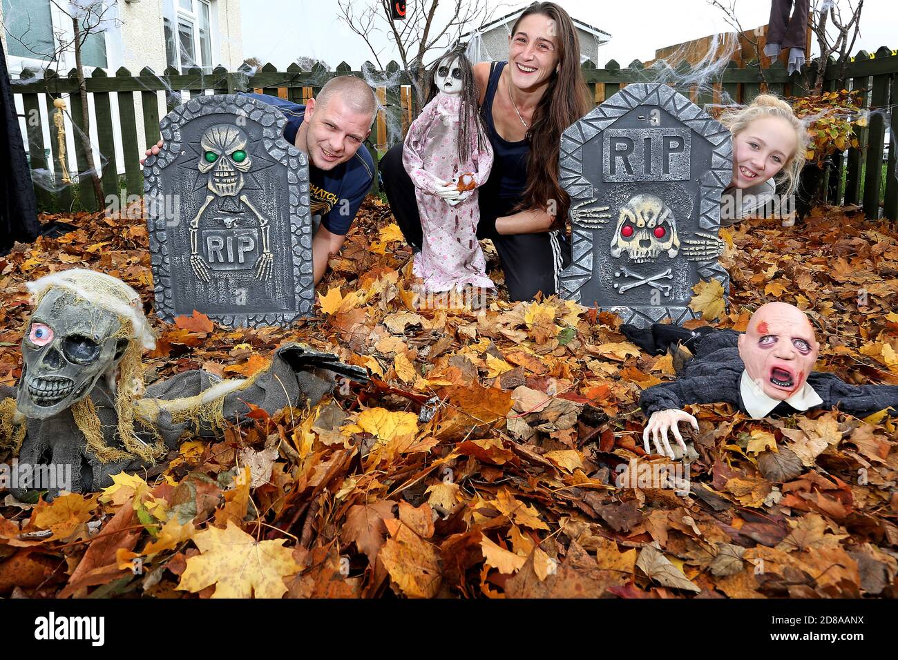 Maison créepy décorée à Brecon, au sud du pays de Galles. Jay Newman et sa famille décorent chaque année leur maison pour Halloween, avec beaucoup d'objets effrayants. Image Banque D'Images