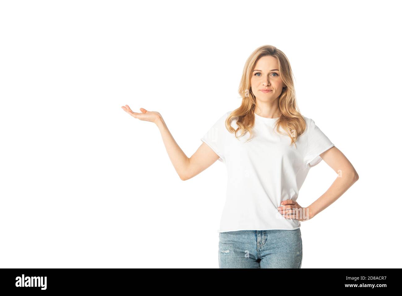 femme adulte attirante pointant avec la main de côté isolée sur blanc Banque D'Images