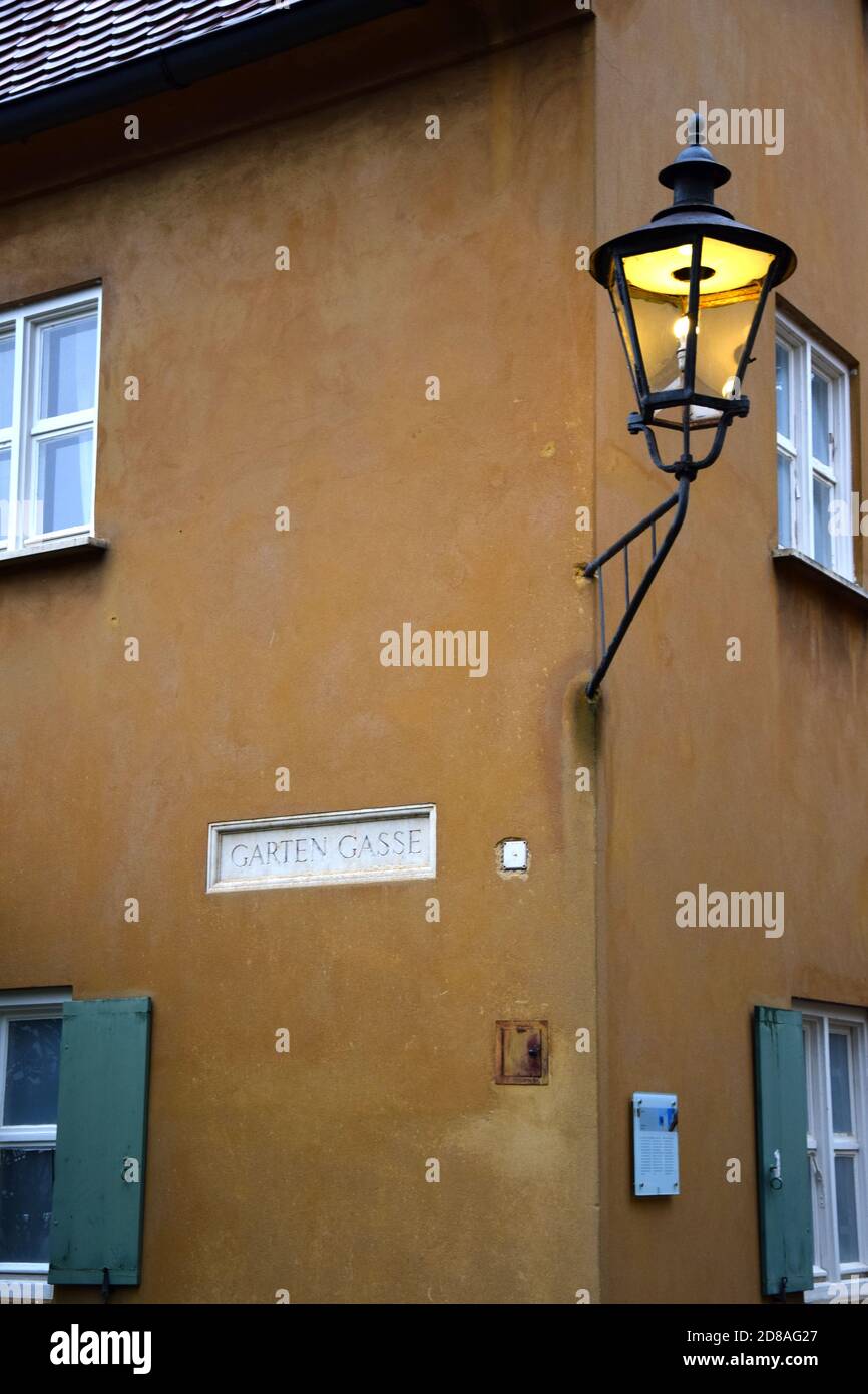 Le Fuggerei à Augsbourg, Bavière, Allemagne - le plus ancien complexe de logements sociaux Banque D'Images
