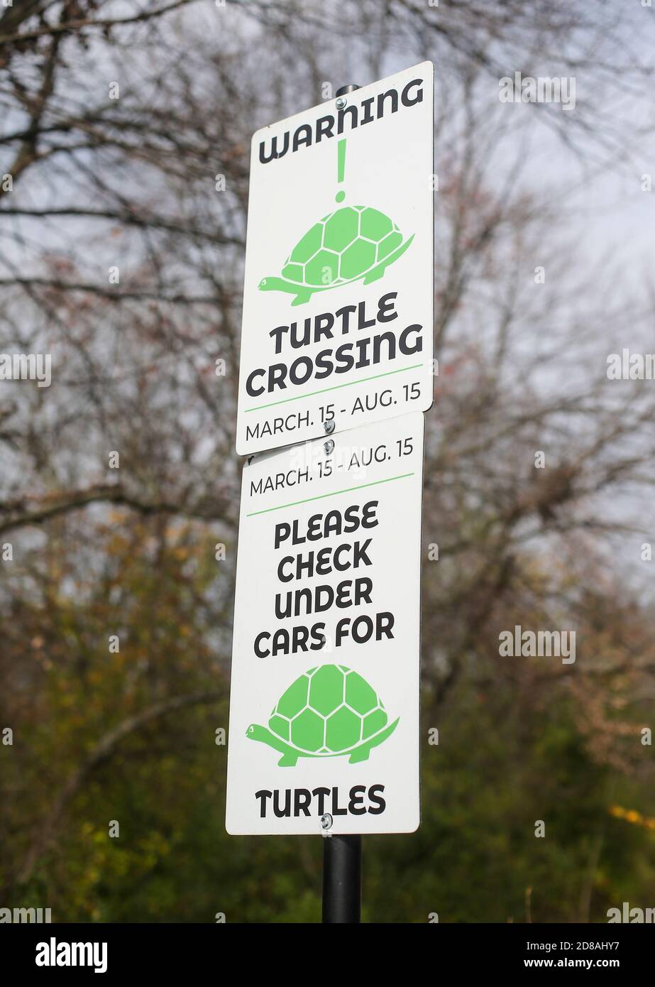 Un panneau de traversée de tortue dans un parc Banque D'Images