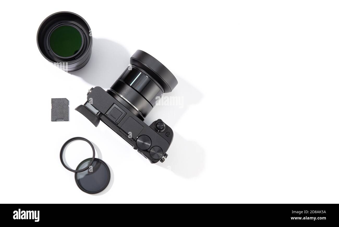 Vue de dessus de l'équipement photographique isolé sur fond blanc. Concept de photographie. Copier l'espace Banque D'Images