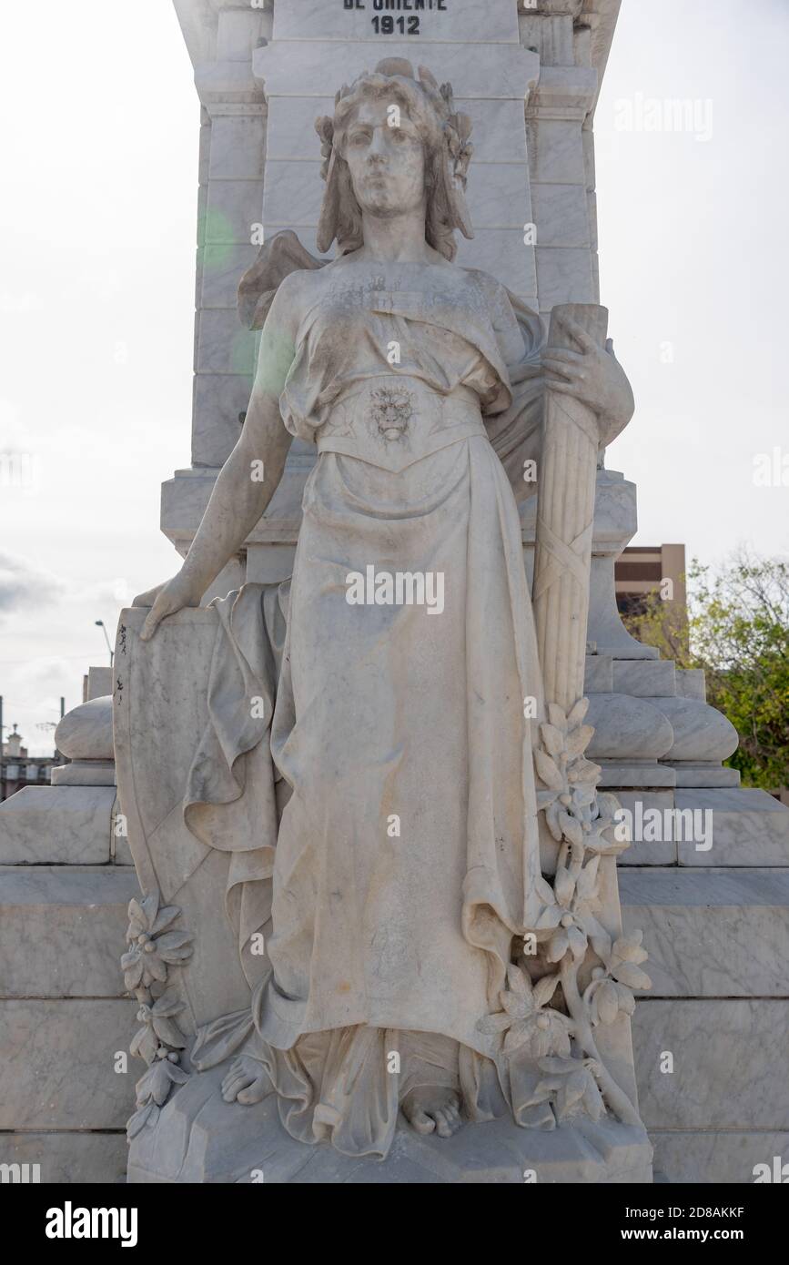 Lady Freedom ou Liberty (symbole ou concept) dans le monument à Calixto Garcia à Holguin, Cuba Banque D'Images