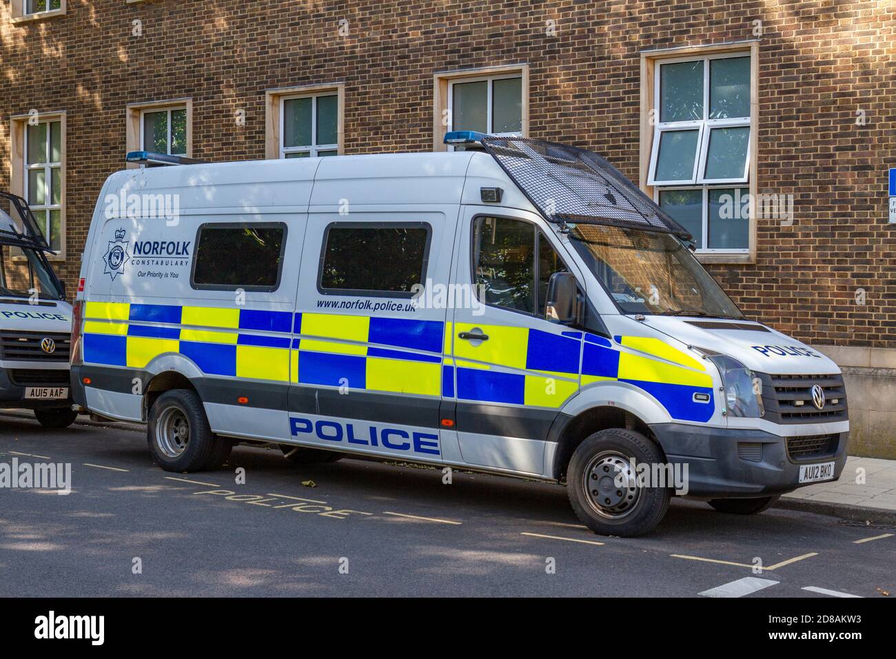 Une fourgonnette de police de Norfolk à l'extérieur du poste de police de King's Lynn, Norfolk Constabulary, King's Lynn, Norfolk, Angleterre. Banque D'Images
