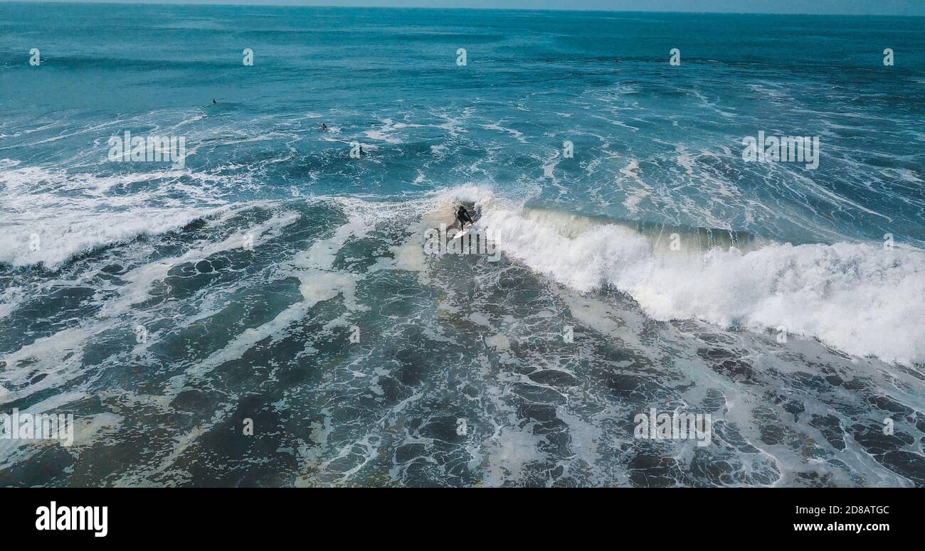 Photo Hypnotisante D Un Surfeur Au Sommet De La Vague Sur La Plage D El Paredon A Monterrico Au Guatemala Photo Stock Alamy Photo Hypnotisante D Un Surfeur Au Sommet De La Vague Sur La Plage D El Paredon A Monterrico Au Guatemala Photo Stock Alamy