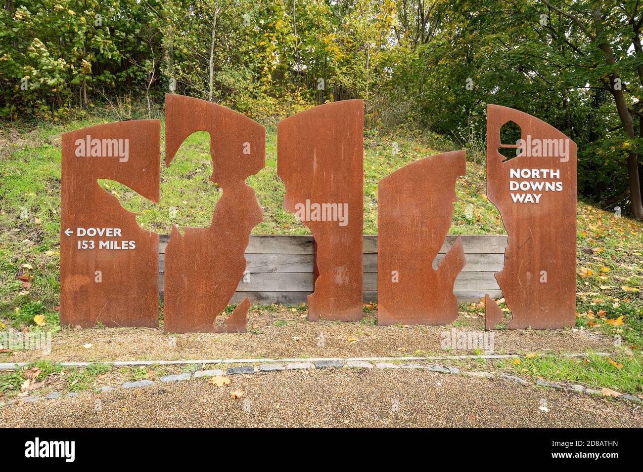 Sculpture à Farnham au terminus du sentier national North Downs Way, Surrey, Royaume-Uni Banque D'Images