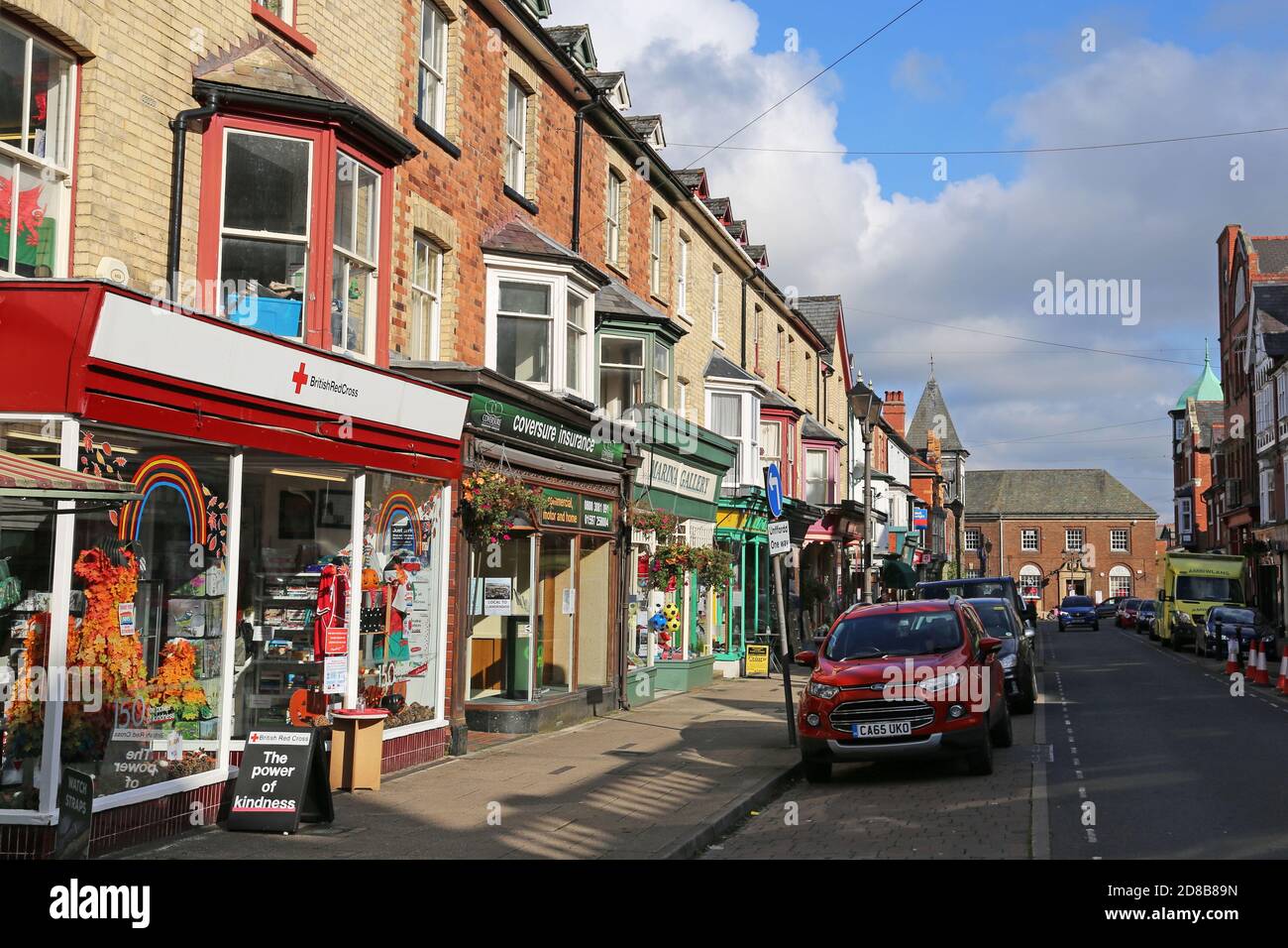 British Red Cross Charity Shop, Middleton Street, Llandrindod Wells, Radnorshire, Powys, pays de Galles, Grande-Bretagne, Royaume-Uni, Royaume-Uni, Europe Banque D'Images