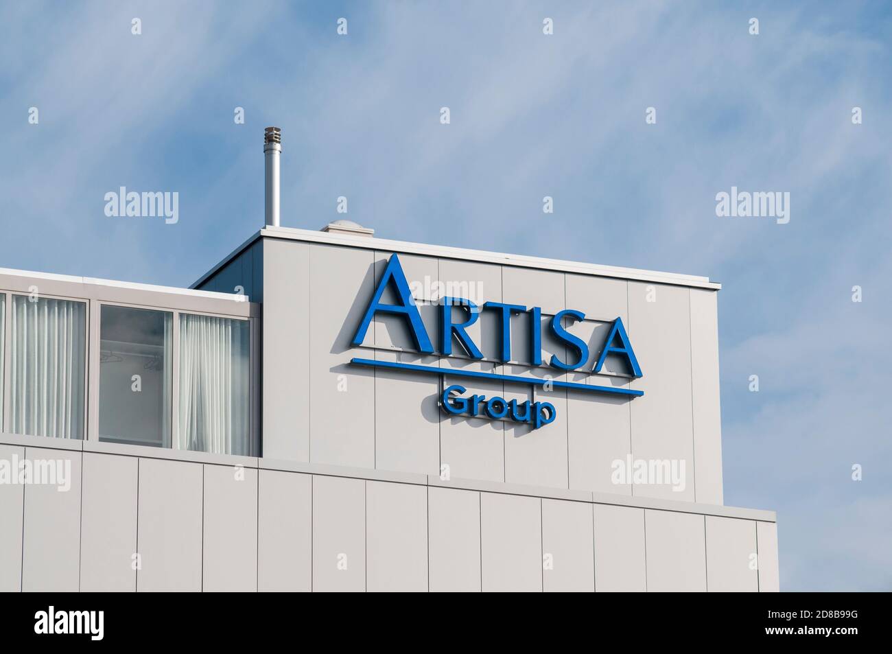 Manno, Tessin, Suisse - 24 octobre 2020 : logo du groupe Artisa sur le bâtiment de bureaux de Manno. Artisa est spécialisée dans les biens immobiliers inves Banque D'Images