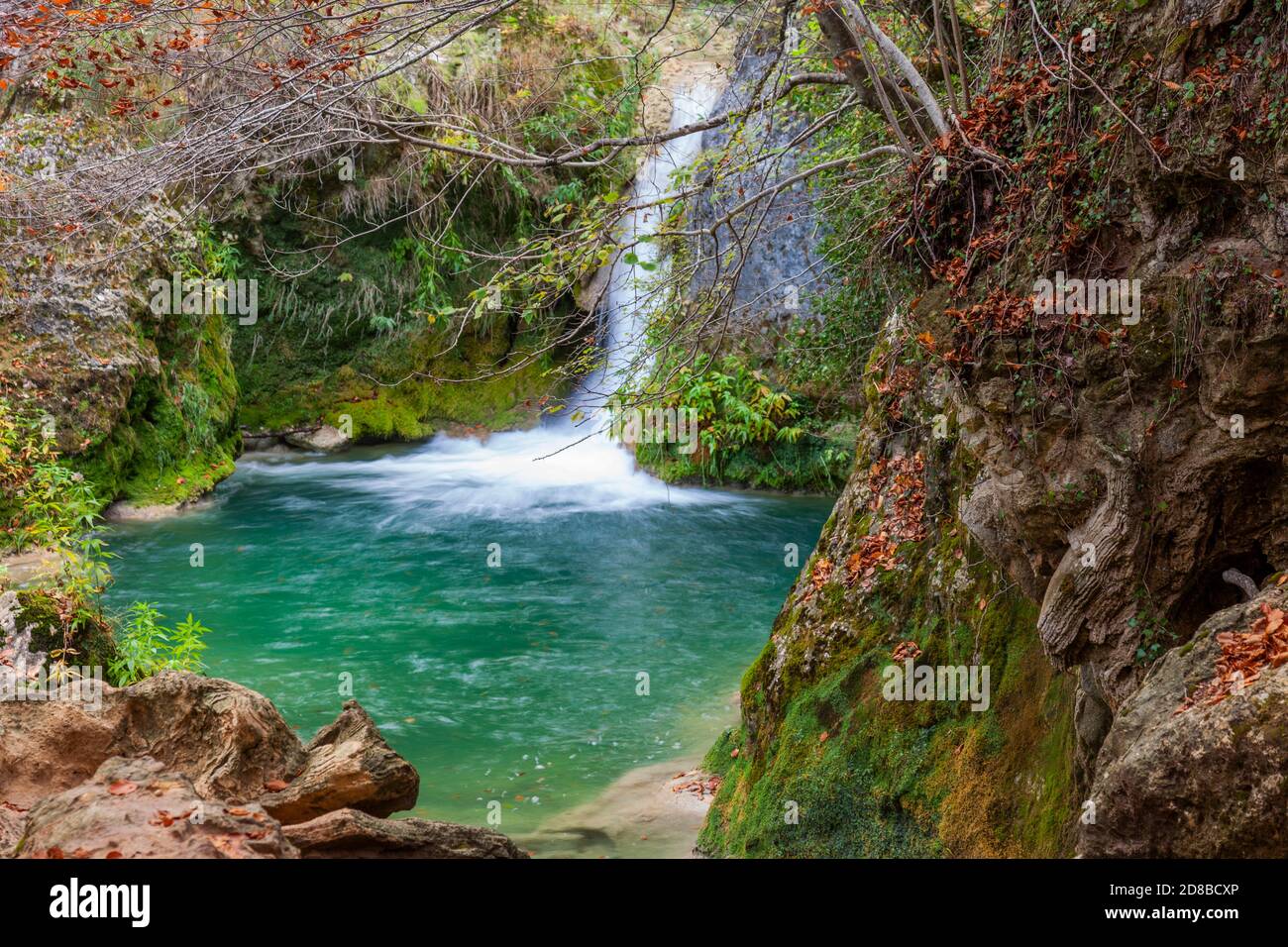 Forêt d'automne et lacs turquoise. Navarre, Espagne. Banque D'Images