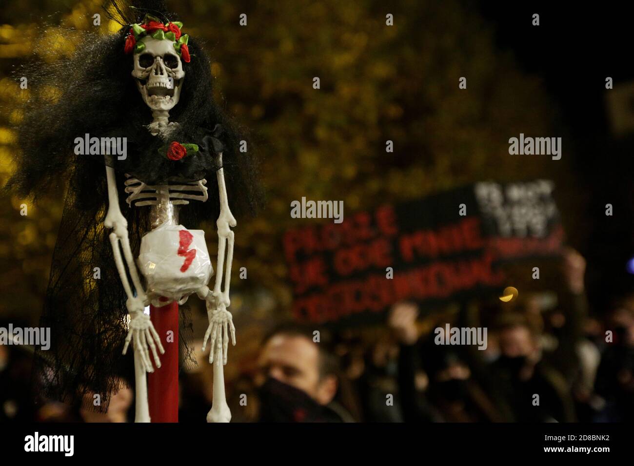 Katowice, Pologne - 26 octobre 2020 : UNE belle femme proteste après le jugement de la Cour constitutionnelle sur l'avortement en Pologne. Banque D'Images