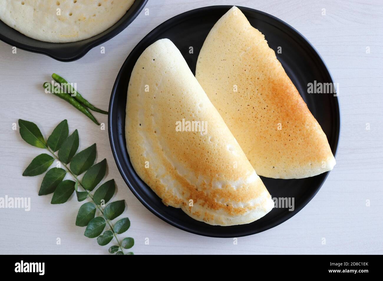 Malvani Amboli doux et spongieux. Il s'agit d'une préparation Konkani typique faite avec du riz et de la pâte fermentée à lentilles noires ou de lentilles de Urad dal. Dosa molle. Banque D'Images