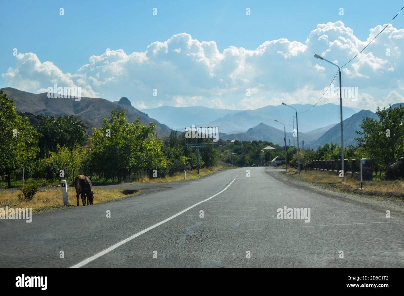 Stepanakert, Arménie. 14 septembre 2016. Route Goris dans le couloir de Lachin la seule entrée terrestre du Haut-Karabakh de l'Arménie propre et est vitale pour que les forces arméniennes restent dans le contrôle du territoire.contestée entre l'Arménie et l'Azerbaïdjan après que les deux pays sont devenus indépendants en 1991 quand l'Union soviétique s'est effondrée, Le Haut-Karabakh est revendiqué pour des raisons historiques. Crédit : Edward Crawford/SOPA Images/ZUMA Wire/Alay Live News Banque D'Images