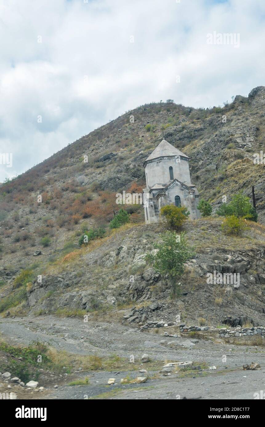 Stepanakert, Arménie. 14 septembre 2016. Monastère dans le couloir de Lachin la seule entrée terrestre du Haut-Karabakh de l'Arménie propre et est vitale pour que les forces arméniennes restent dans le contrôle du territoire.contestée entre l'Arménie et l'Azerbaïdjan après que les deux pays sont devenus indépendants en 1991 quand l'Union soviétique s'est effondrée, le Haut-Karabakh est revendiqué pour des raisons historiques. Crédit : Edward Crawford/SOPA Images/ZUMA Wire/Alay Live News Banque D'Images