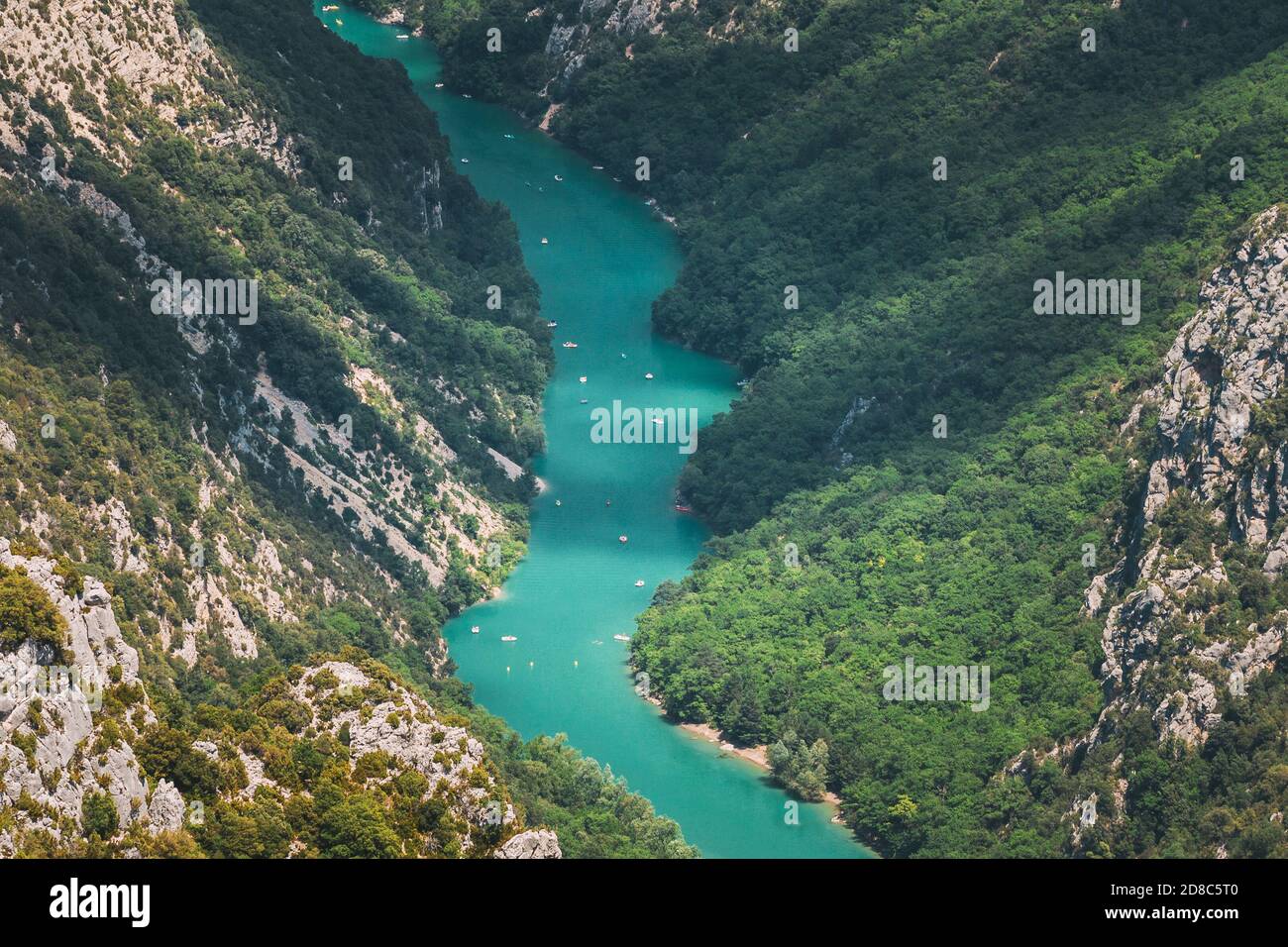 Gorge du Verdon, Lac de Sainte-Croix, France. Vue de dessus DU lac. Sud-est de la France. Provence-Alpes-Côte d'Azur Banque D'Images