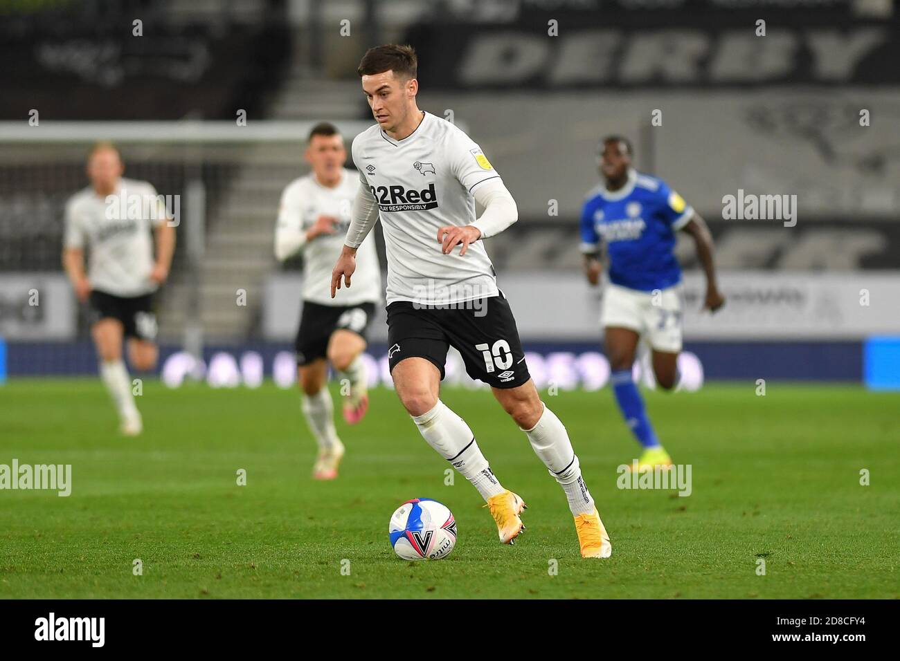 DERBY, ANGLETERRE. 28 OCTOBRE Tom Lawrence de Derby County lors du match de championnat Sky Bet entre Derby County et Cardiff City au Pride Park, Derby le mercredi 28 octobre 2020. (Crédit : Jon Hobley | MI News) Banque D'Images