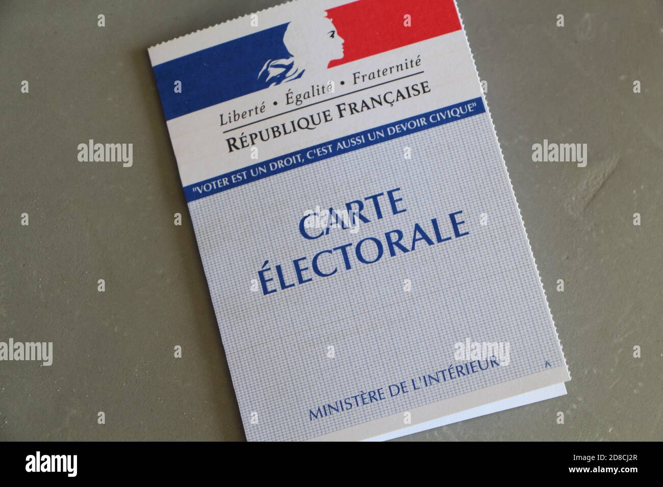 PRIMELIN, FRANCE - AVRIL 05 : carte électorale française sur fond gris, 05 avril 2017 Banque D'Images