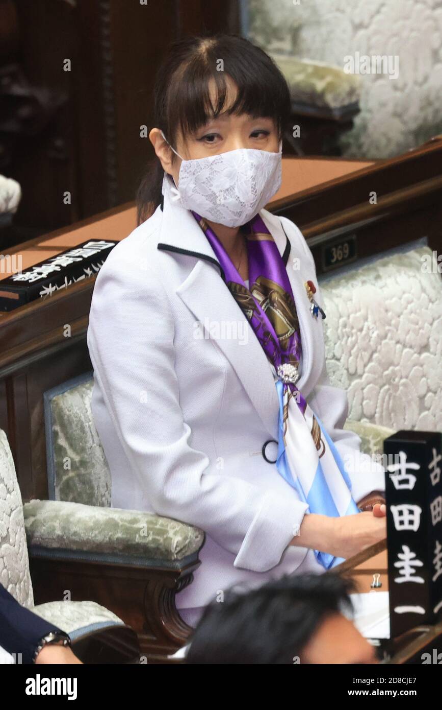 29 octobre 2020, Tokyo, Japon - la femme au pouvoir du Parti libéral-démocrate (PLD), Mio Sugita, est présente à la séance plénière de la Chambre basse à la Diète nationale à Tokyo le jeudi 29 octobre 2020. Le Premier ministre Yoshide Suga a prononcé son premier discours politique à la Diète le 26 octobre. (Photo de Yoshio Tsunoda/AFLO) Banque D'Images