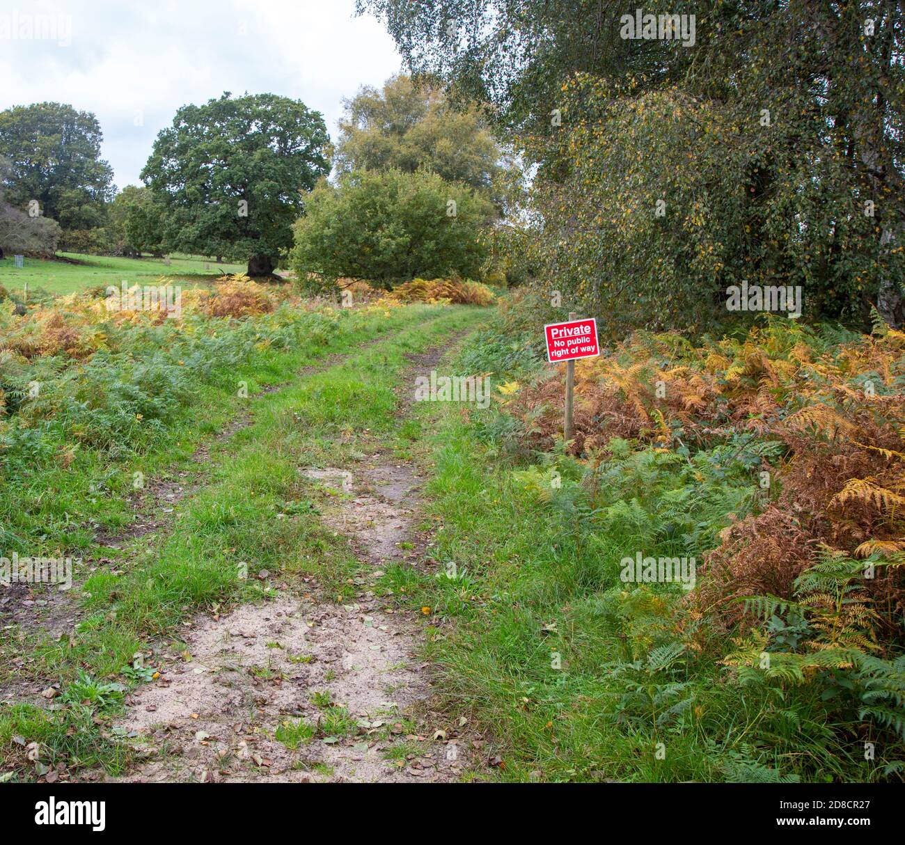 Panneau 'privé pas de droit de passage public', accès à la campagne, domaine de Wantisden, Suffolk, Angleterre, Royaume-Uni Banque D'Images
