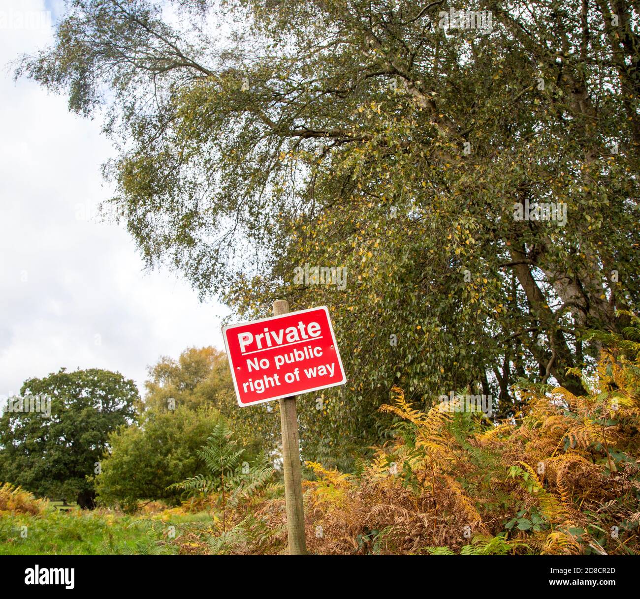 Panneau 'privé pas de droit de passage public', accès à la campagne, domaine de Wantisden, Suffolk, Angleterre, Royaume-Uni Banque D'Images