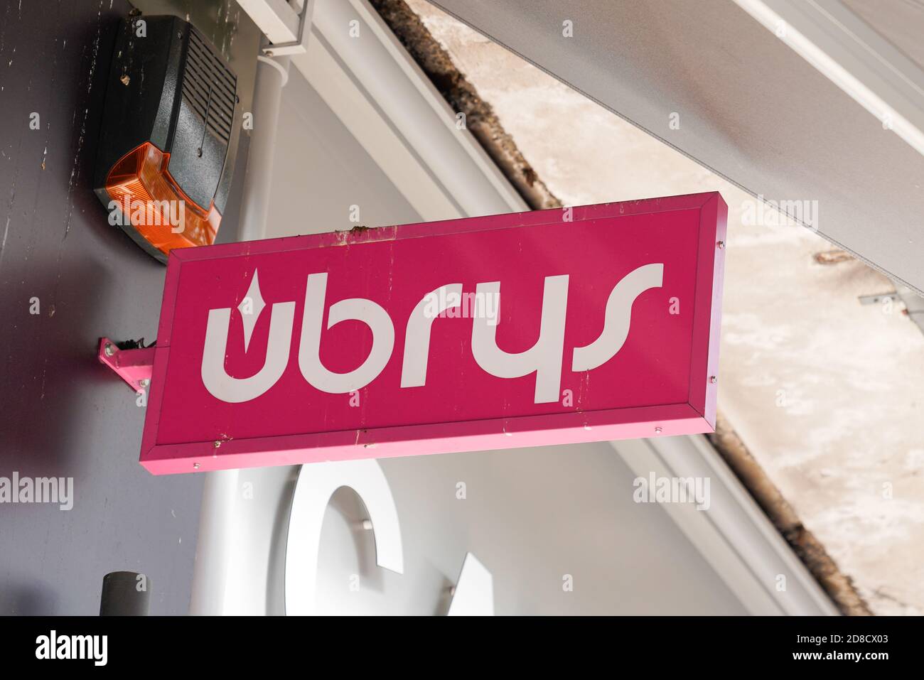 vichy , Auvergne / France - 10 20 2020 : ubrys logo shop texte commercial signe dans la rue pour magasin de la marque de bijoux Banque D'Images