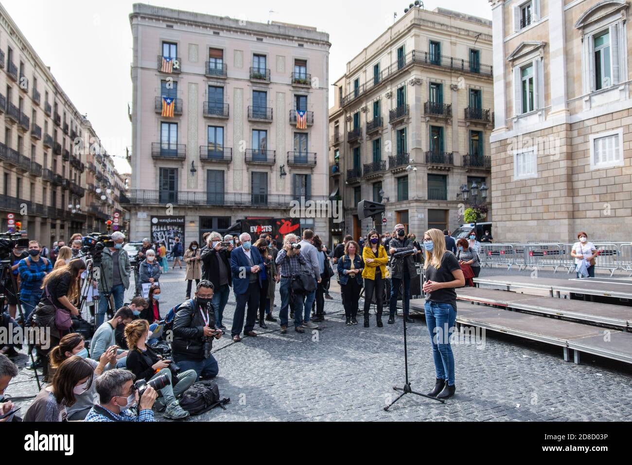 Barcelone, Espagne. 2020.10.28. Certains partis et entités politiques pro-indépendance se réunissent sur la place Sant Jaume. Banque D'Images
