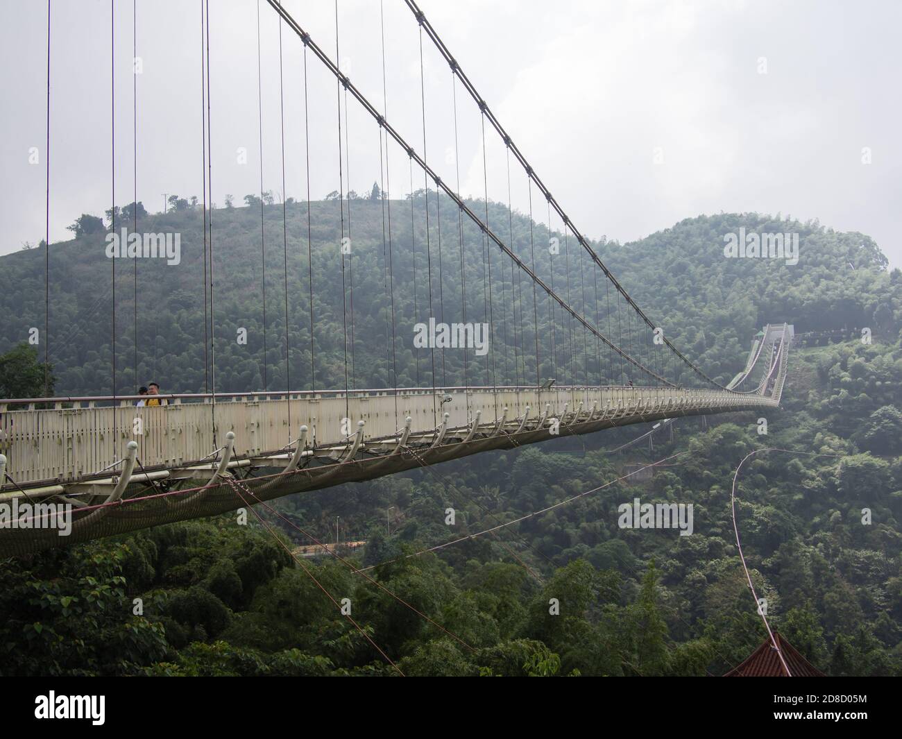 Le pont Taiping Sky Bridge à Chiayi, Taïwan. Ce pont suspendu, situé à environ 1,000 mètres au-dessus du niveau de la mer, est le plus long pont suspendu de Taïwan. Banque D'Images