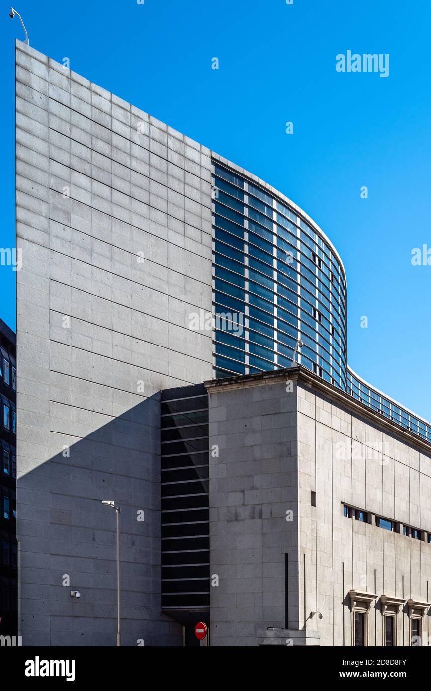 Madrid, Espagne - 11 octobre 2020 : Bureau du Congrès des députés d'Espagne à Madrid. Vue extérieure Banque D'Images