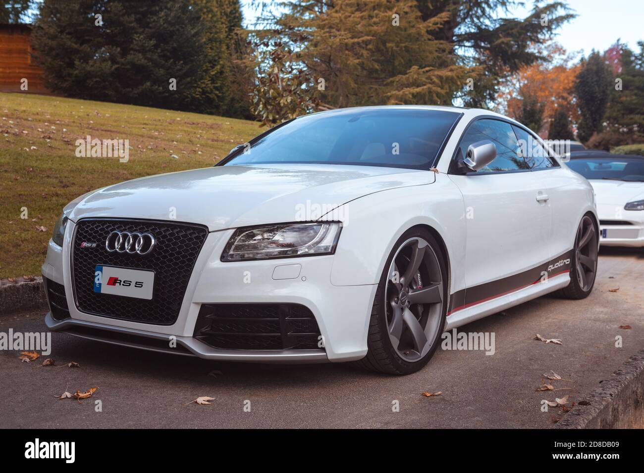 Vallines, Cantabrie, Espagne - 23 octobre 2020 : Audi blanche RS5 garée lors d'une exposition de véhicules super sportifs organisée en Cantabrie. L'Audi RS Banque D'Images