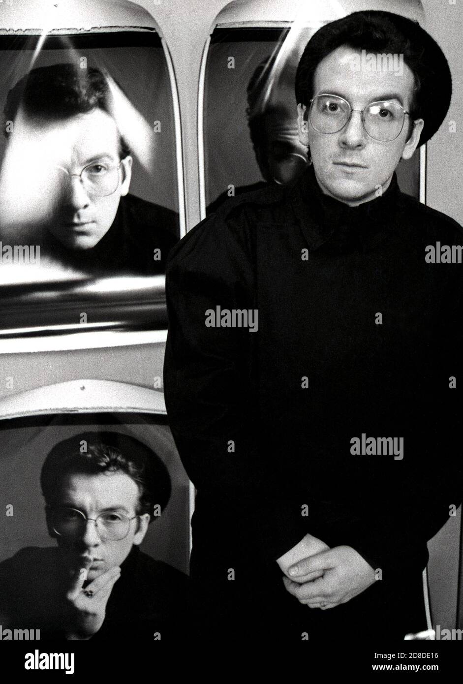 Portrait du chanteur et écrivain Elvis Costello à Londres en 1983 Banque D'Images