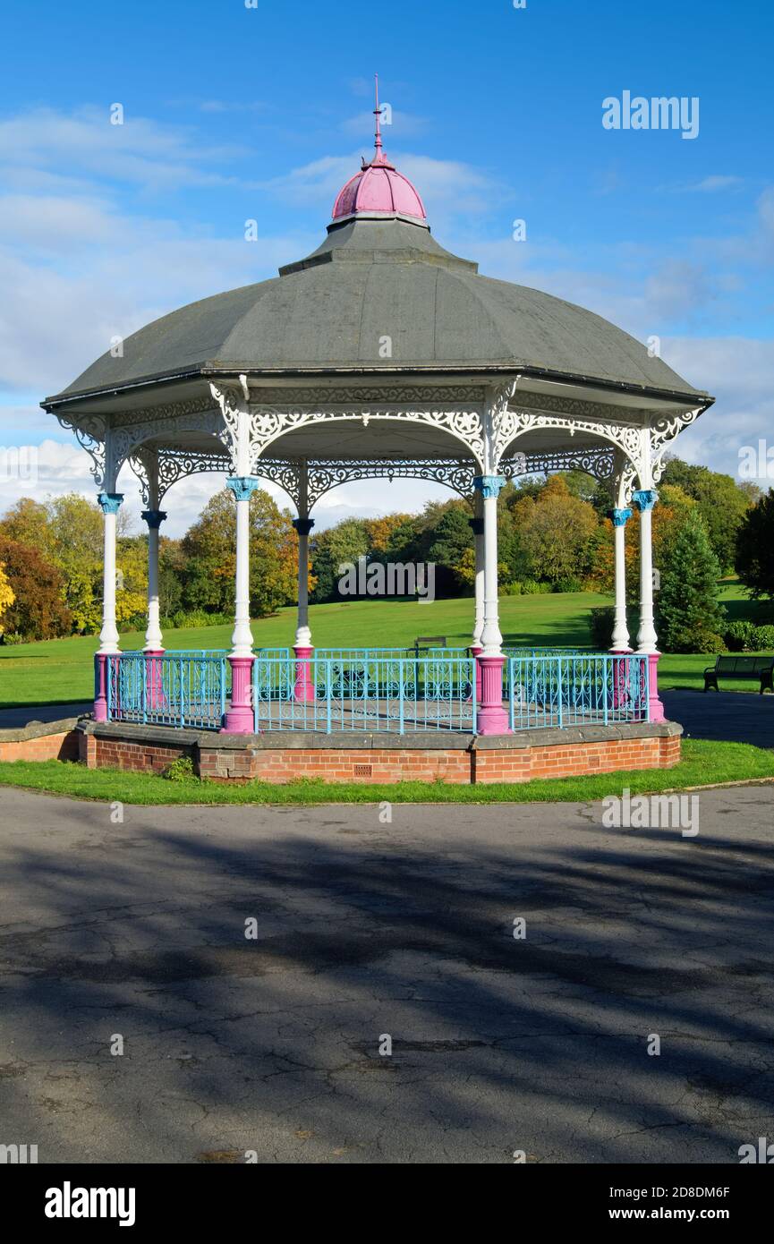 Royaume-Uni, Yorkshire du Sud, Barnsley, kiosque à musique Locke Park Banque D'Images