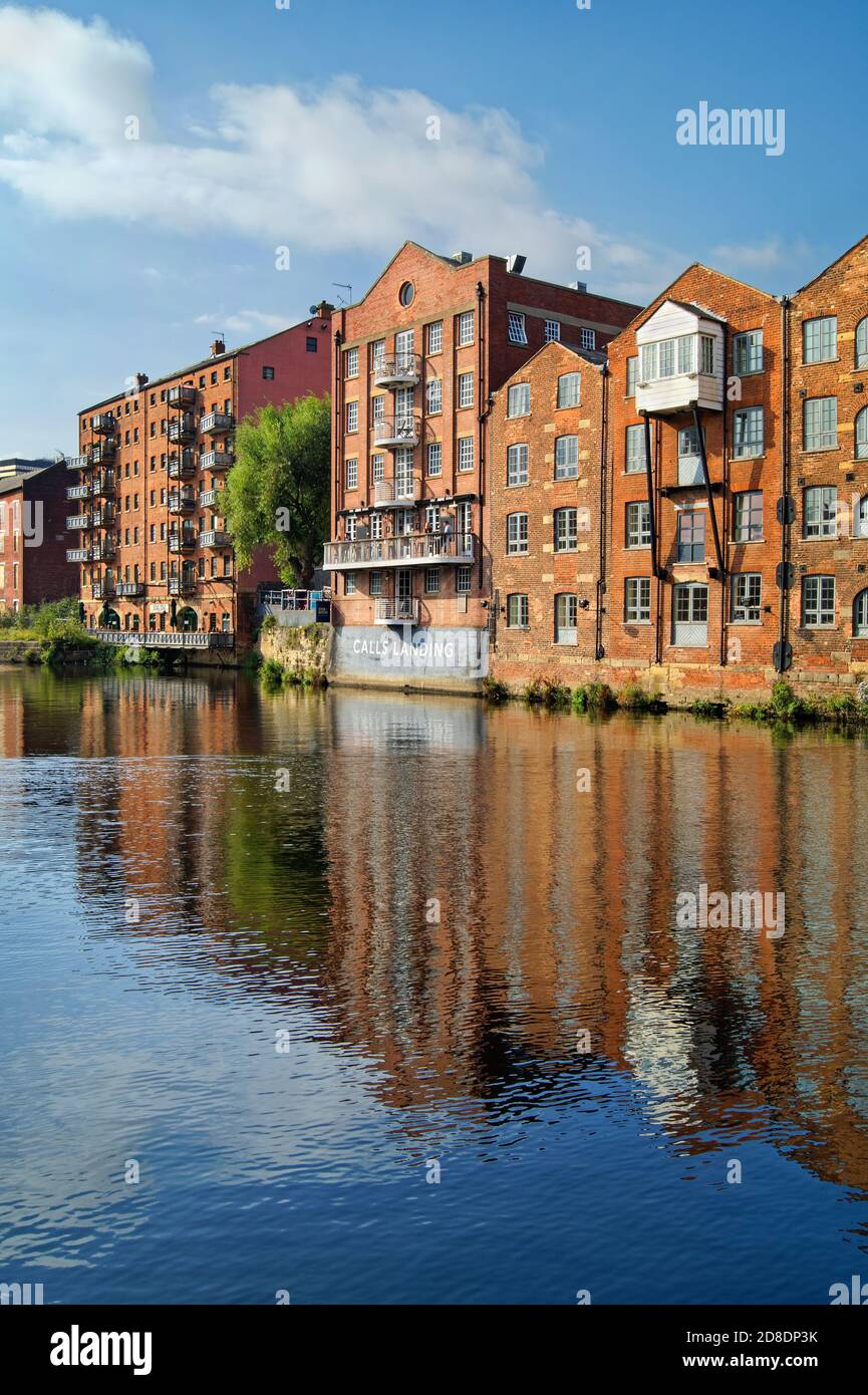 Royaume-Uni, West Yorkshire, Leeds, River aire, Appartements à Brewery Wharf Banque D'Images