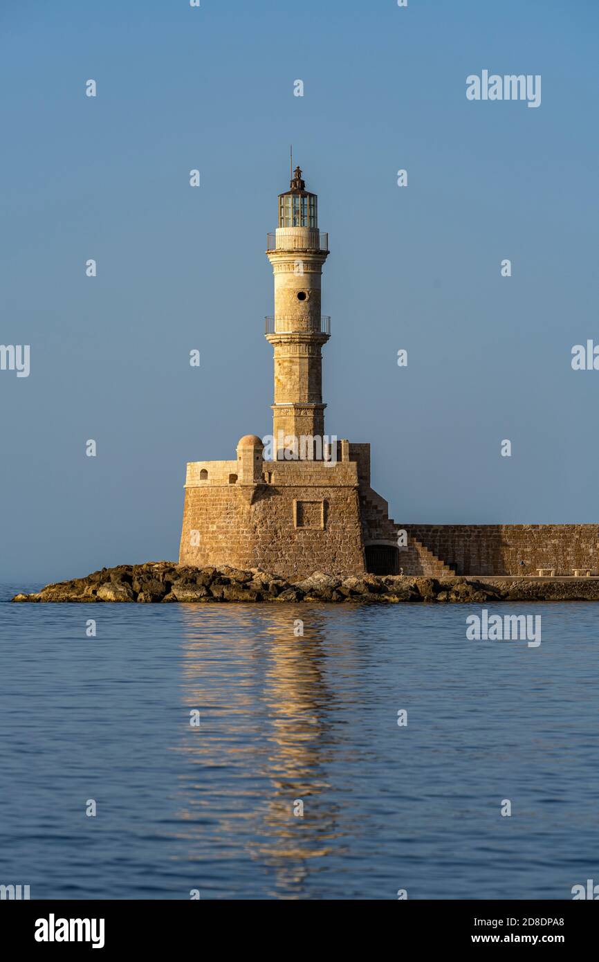 Der venezianische Leuchtturm am alten Venezianischen Hafen, Chania, Kreta, Griechenland, Europa | le phare vénitien du Harbo ancien vénitien Banque D'Images