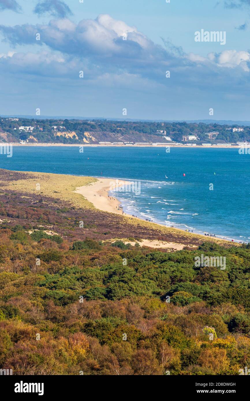Studland Beach de Black Down Mound sur Godlingston Heath, Dorset, Angleterre Banque D'Images