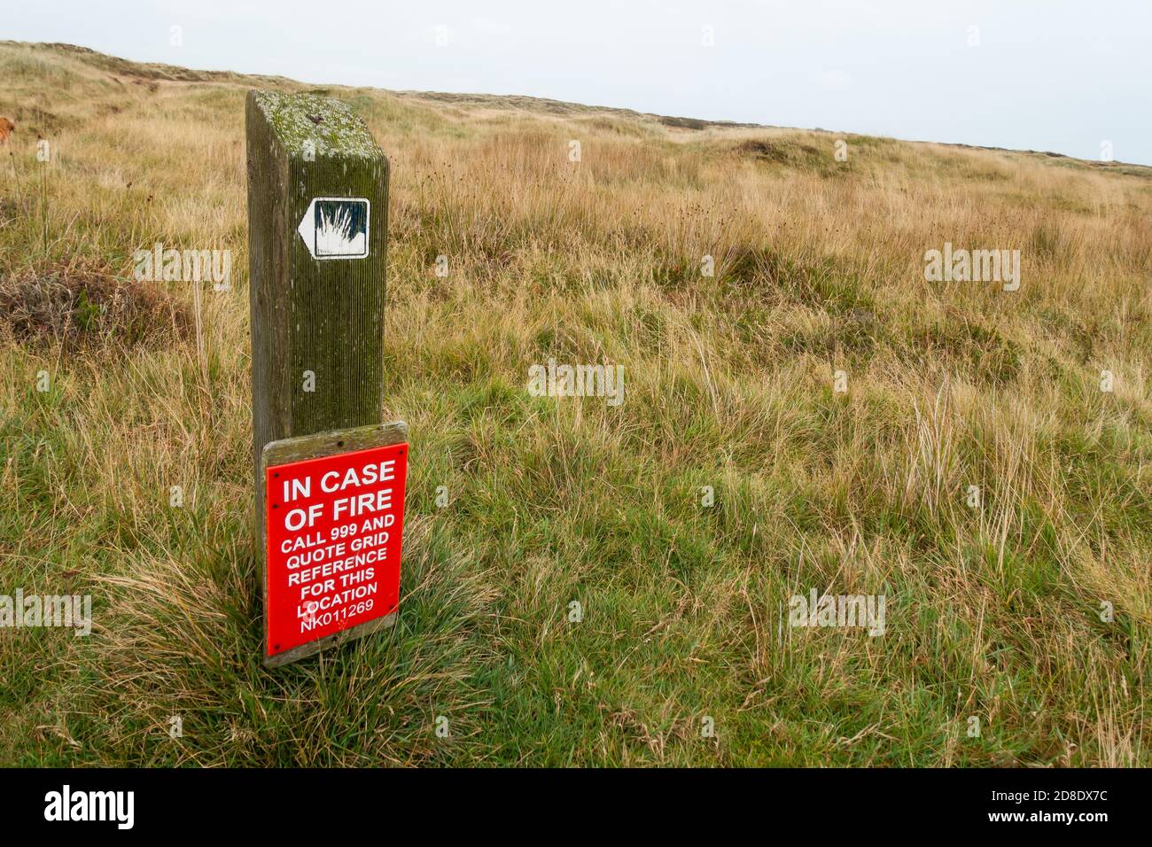 Panneau indiquant l'emplacement du feu dans la campagne en Écosse, indiquant l'emplacement de la grille Banque D'Images