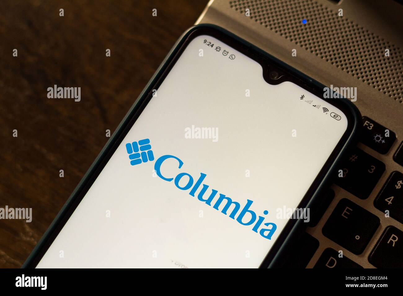 Sur cette photo, le logo de la Columbia Sportswear Company apparaît sur un smartphone. Banque D'Images