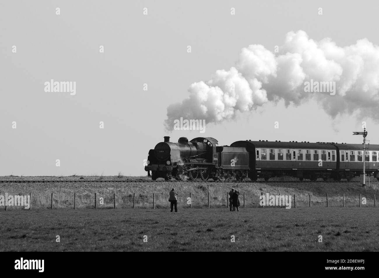 '31806' laissant Blue Anchor avec un train pour Minehead. Banque D'Images