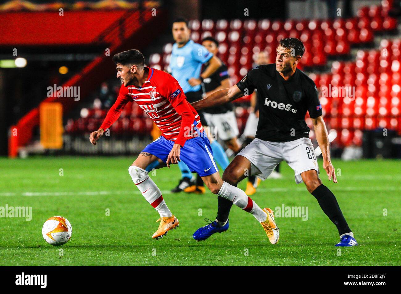 Carlos Nava de Grenade et Stefan Schwab de Paok lors de l'UEFA Europa League, Group Stage, Group E football Match entre Grenade CF et Paok FC le 29 octobre 2020 au stade Los Carmenes de Grenade, Espagne - photo Joaquin Corchero / Espagne DPPI / DPPI crédit: LM/DPPI/Joaquin Corchero/Alay Live News Banque D'Images